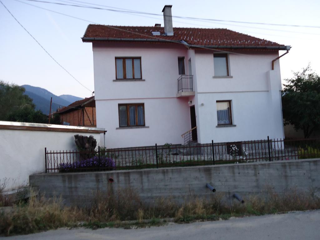 Guest House Ahp Mala Tsŭrkva Værelse billede