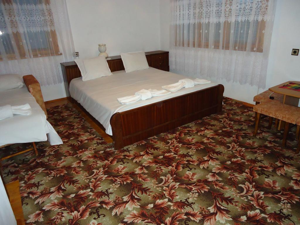Guest House Ahp Mala Tsŭrkva Værelse billede
