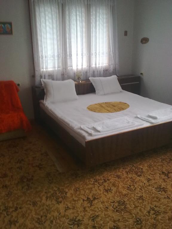 Guest House Ahp Mala Tsŭrkva Værelse billede