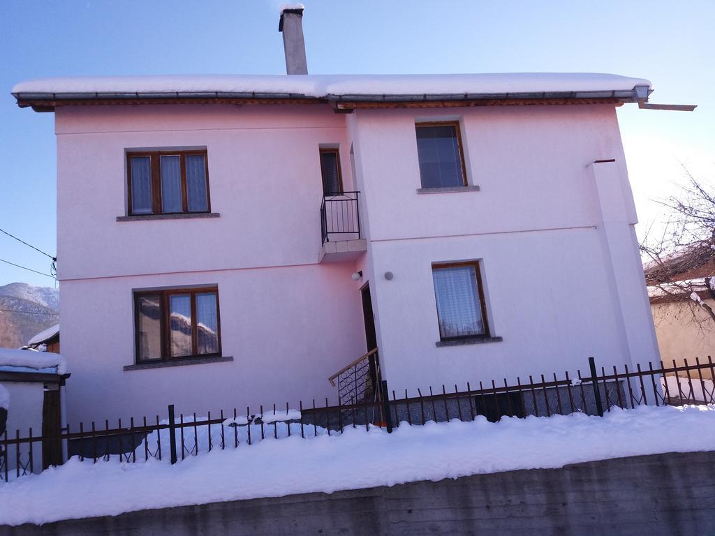 Guest House Ahp Mala Tsŭrkva Eksteriør billede