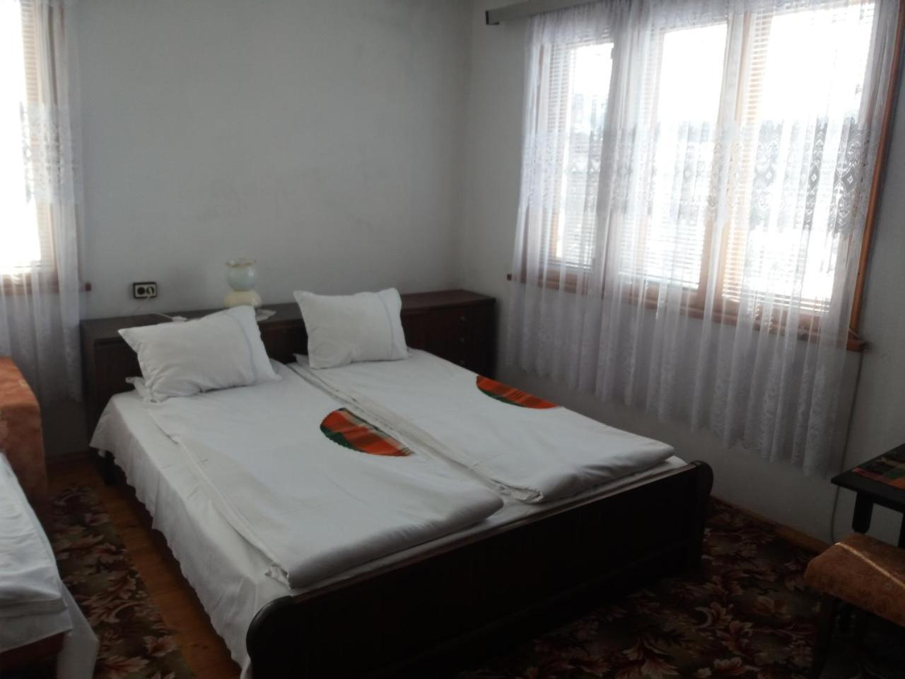 Guest House Ahp Mala Tsŭrkva Eksteriør billede